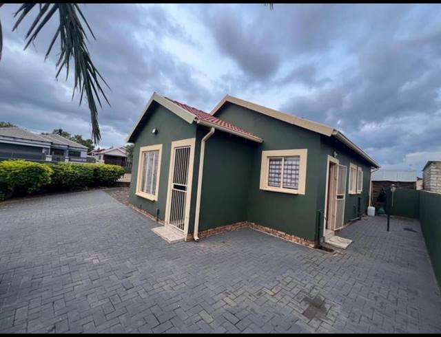 3 BEDROOM HOUSE FOR SALE IN SOSHANGUVE EAST